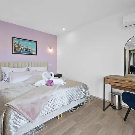 Holiday home Tina Oklaj