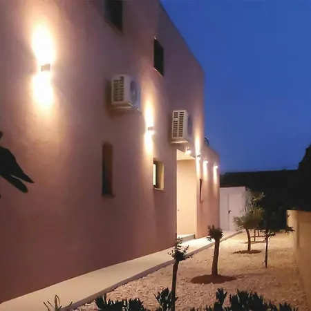 Tina Hébergement de vacances Oklaj