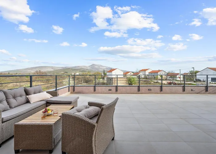 Tina בית נופש