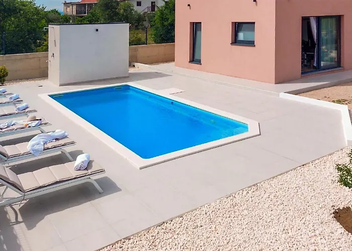 Tina בית נופש