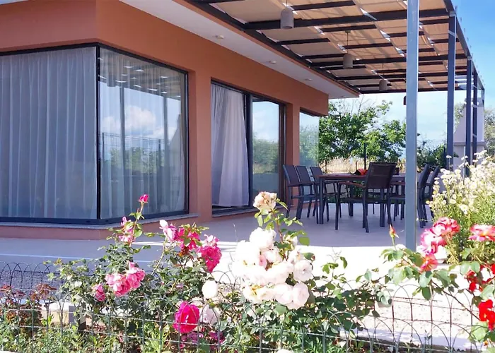 בית נופש Tina